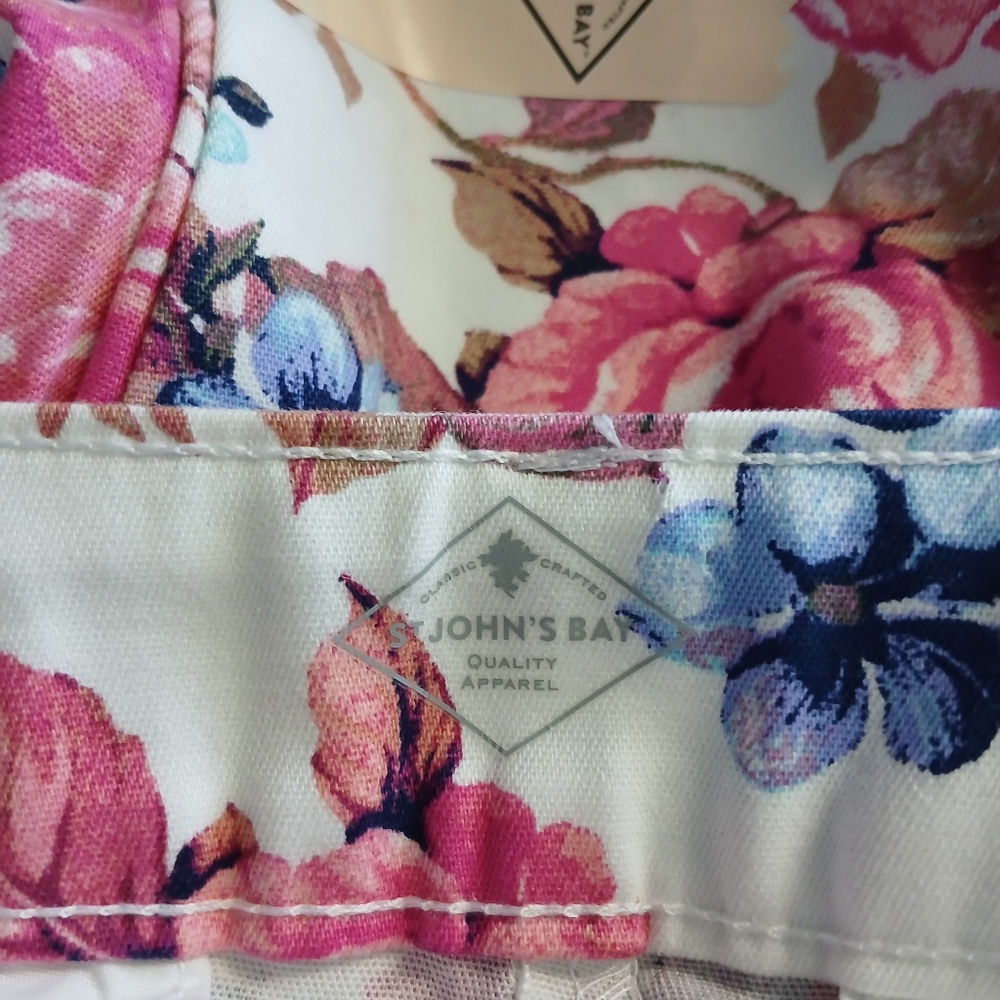 St. Johns Bay Womens Capri Floral Print Size 14 Color White/Pink/Blue - Picture 7 of 11